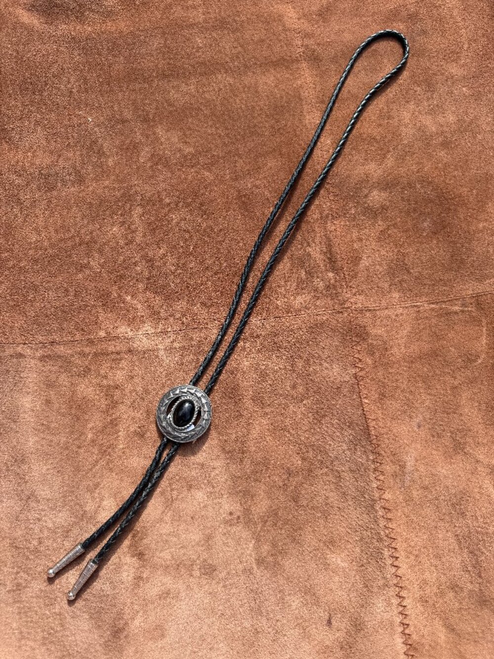 Vintage Western Bolo Tie Black Oval Stone Silver Tone Arrow Circle Setting NFR